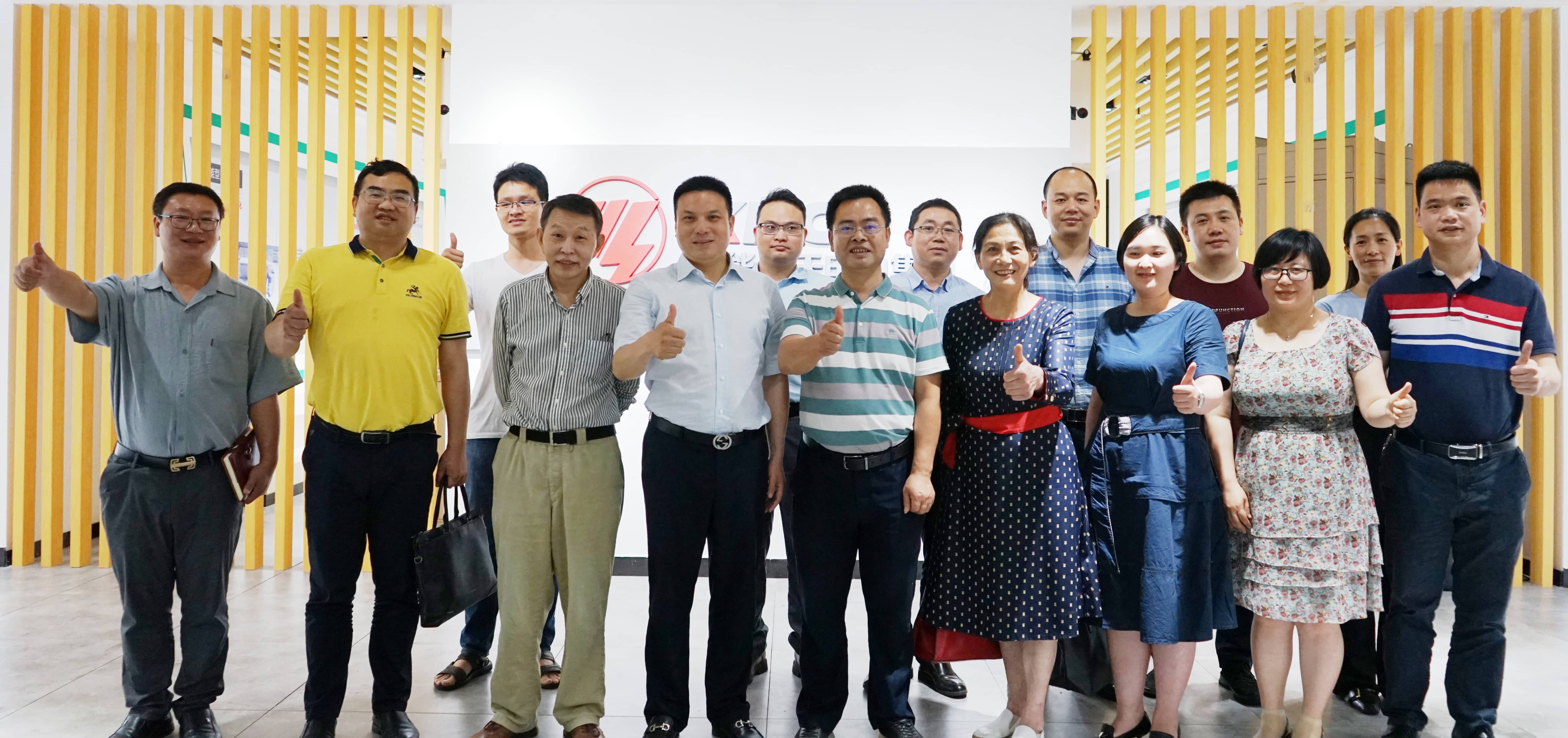 湘能楚天-长沙理工大学技术交流会议合影留念